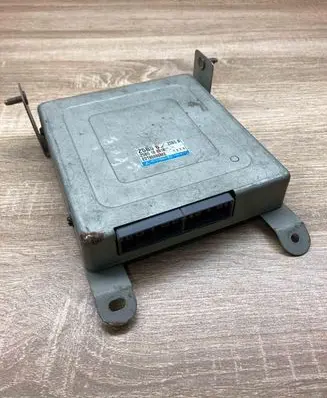 Mazda 323 F Engine control unit/module ECU E2T86886M2 Z5B51881B