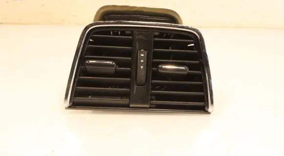 Skoda Octavia Mk3 (5E) Rear air vent grill 