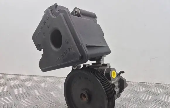 Mercedes-Benz C W204 Power steering pump A0054666501 7695955117 A0004602383