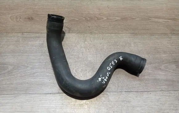 Volvo V70 Engine coolant pipe/hose 30680912