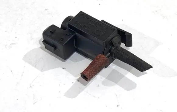 BMW 3 F30 F35 F31 Fuel pressure regulator 7810831