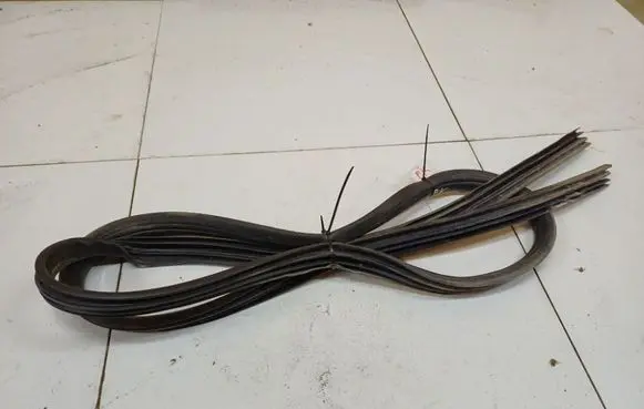 Nissan Almera Tino Rubber seal front coupe door 