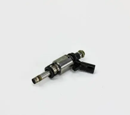 Audi Q3 8U Fuel injector 06H906036P