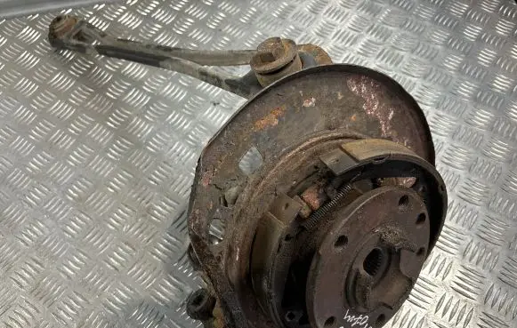 Rear wheel hub spindle/knuckle