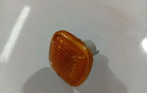 Front fender indicator light