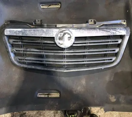 Opel Movano B Front bumper upper radiator grill 623109857R