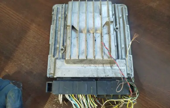 BMW 3 E90 E91 Engine control unit/module 7579142
