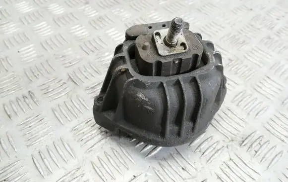 BMW 1 E82 E88 Engine mount bracket 139811