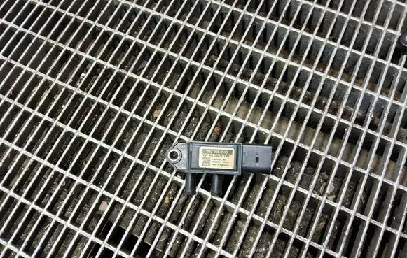 Seat Leon (5F) Exhaust gas pressure sensor 03L906051D