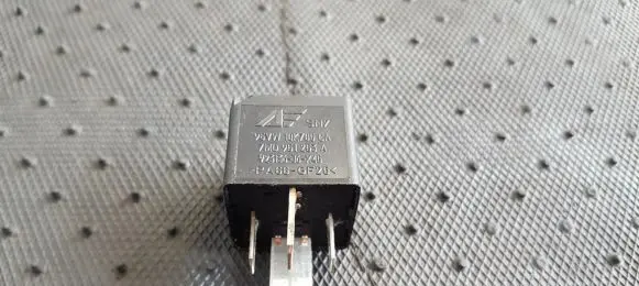 Skoda Octavia Mk2 (1Z) Other relay 7M0951253A 95VW10K705CA