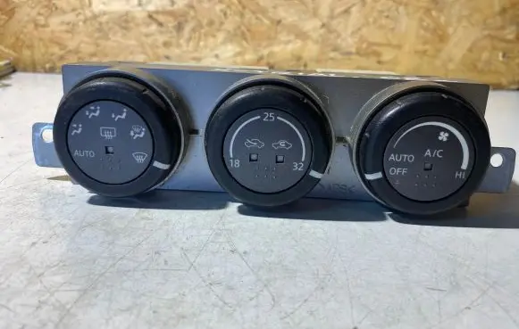 Nissan X-Trail T31 Climate control unit 27500EQ410 C5131 A0200018A04002