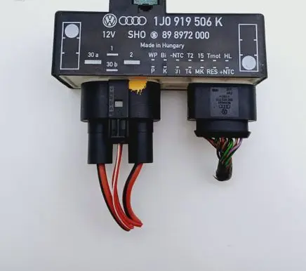 Volkswagen Golf IV Coolant fan relay 1J0919506K
