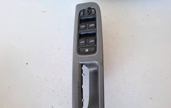Volvo V50 Electric window control switch 8679474