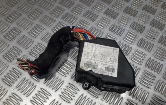 Volkswagen Golf IV Fuse box set 1j1870000s 1j1870007r