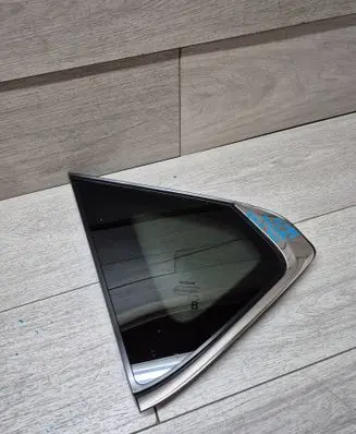 Nissan Pulsar Rear vent window glass 83301-3ZL1A