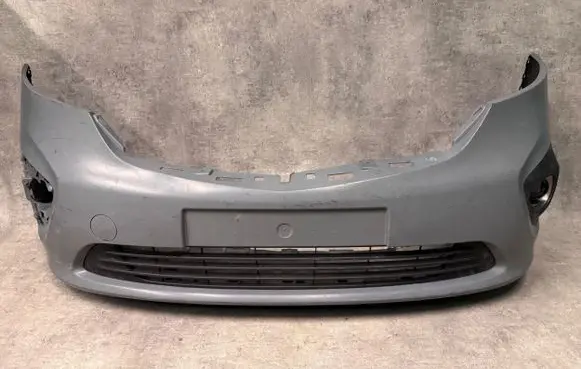 Opel Vivaro Front bumper 620222078R