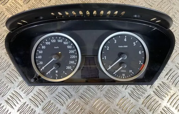 BMW 5 E60 E61 Speedometer (instrument cluster) 9135249 1100802138 213708013820