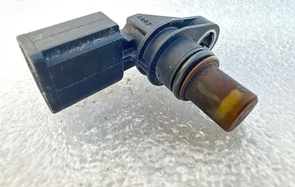 Volkswagen PASSAT B6 Camshaft position sensor 06E905163