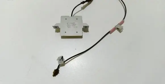 Toyota Land Cruiser (J120) Aerial GPS antenna 8686060060B 8686060060