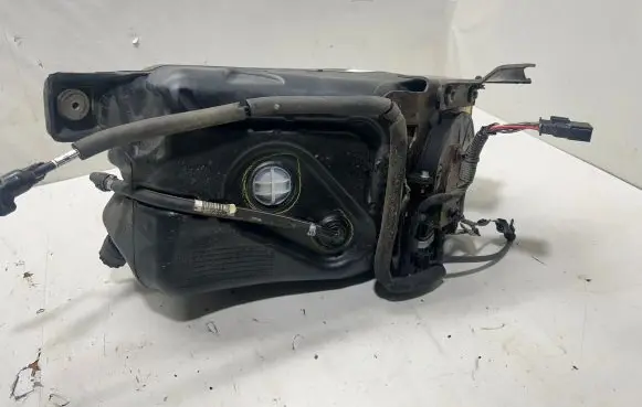 Land Rover Range Rover Velar AdBlue liquid reservoir X7611007182082