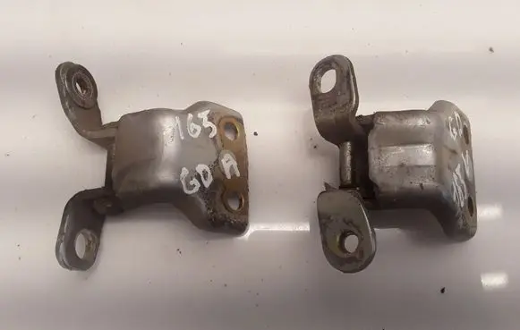 Rear door hinge set