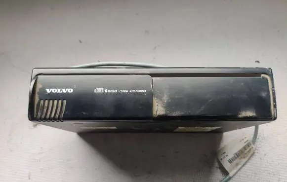 Volvo S70 V70 V70 XC CD/DVD changer 8651018