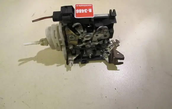 Audi A4 S4 B5 8D Front door lock 8D1837015F
