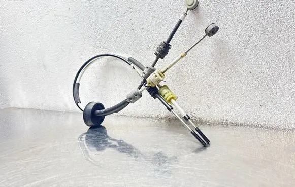 Opel Meriva B Gear shift cable linkage 55564863