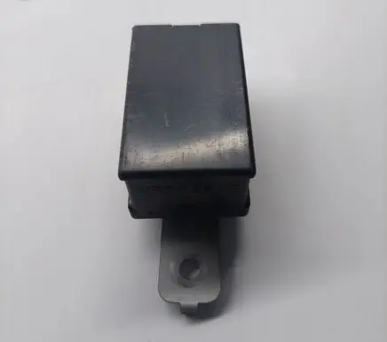 Mitsubishi Pajero Hazard warning light relay MR583832