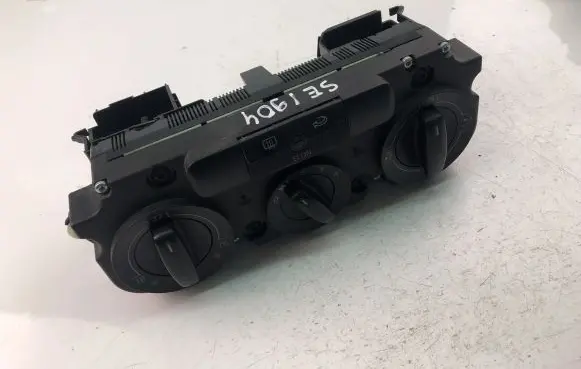 Volkswagen Golf V Interior fan control switch 537011CF