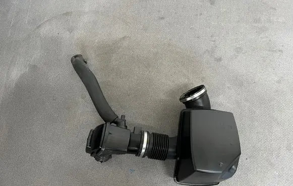 BMW 1 F20 F21 Intake resonator 8601680 10737810 70601491