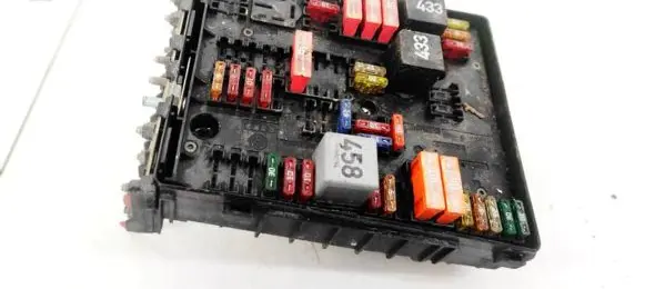 Volkswagen Touran I Fuse box set 1K0937124K