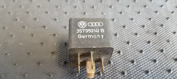 Volkswagen PASSAT B5 Other relay 357959141B 899569