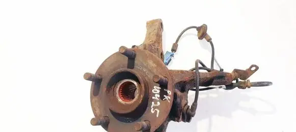 Nissan Almera Tino Front wheel hub