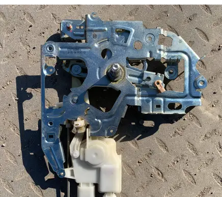 Renault Master III Rear door lock 8200766888L