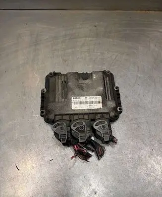 Suzuki Grand Vitara II Engine control unit/module 0281012657 8200518648