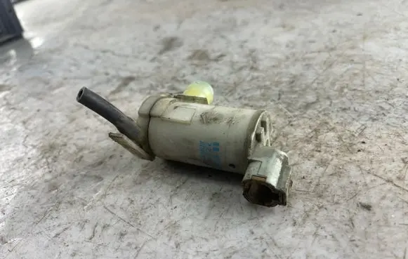 Nissan Patrol Y61 Windscreen/windshield washer pump 2224621a