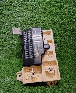 Jaguar S-Type Fuse module 6R8T14A067AA 0412061 1DH0160