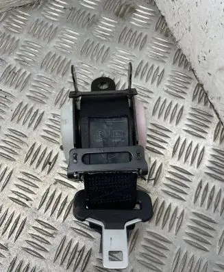 Middle seatbelt (rear)