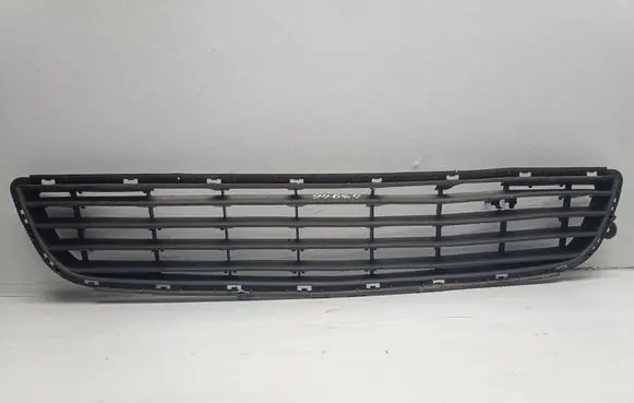Opel Zafira B Front bumper lower grill 13124978
