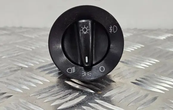 Volkswagen Golf V Light switch 1C0941531