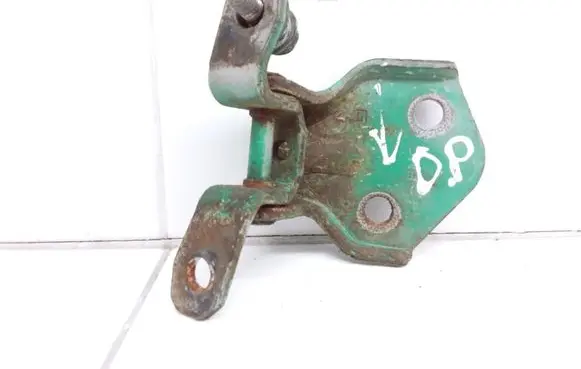 Hyundai Atos Prime Front door lower hinge 
