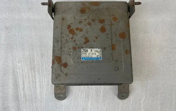 Mazda 323 F Engine control unit/module Z50918881B E2T81671M