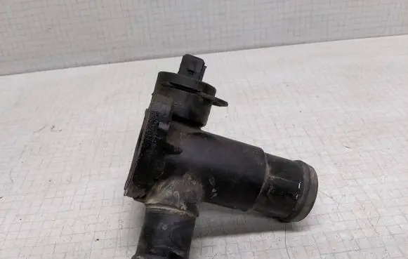 Volkswagen Transporter - Caravelle T4 Engine coolant pipe/hose 068121133AB