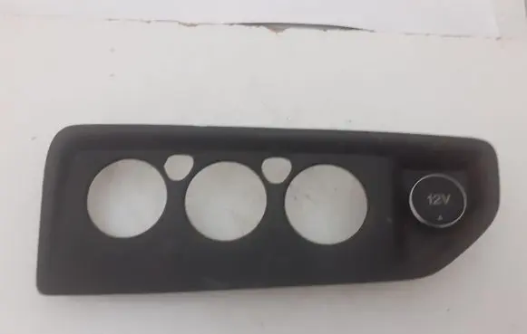Dashboard glove box trim