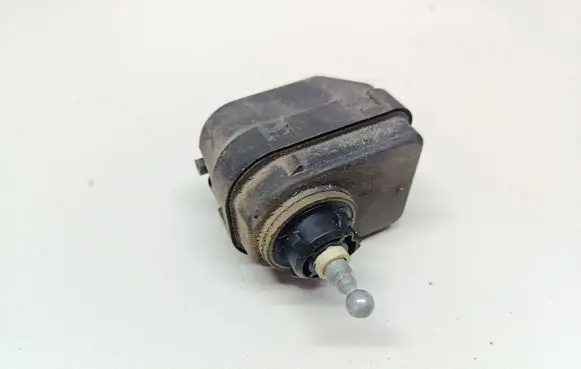 Headlight level adjustment motor