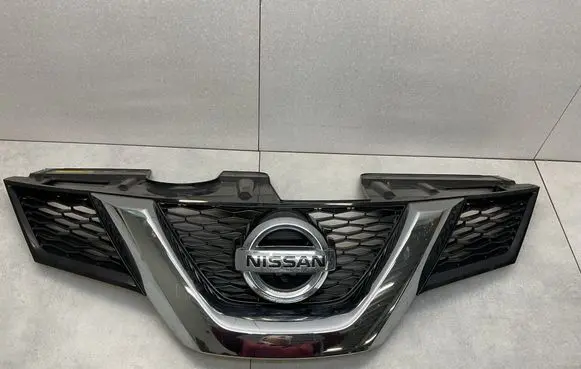 Nissan X-Trail T32 Front bumper upper radiator grill 623104CE0A