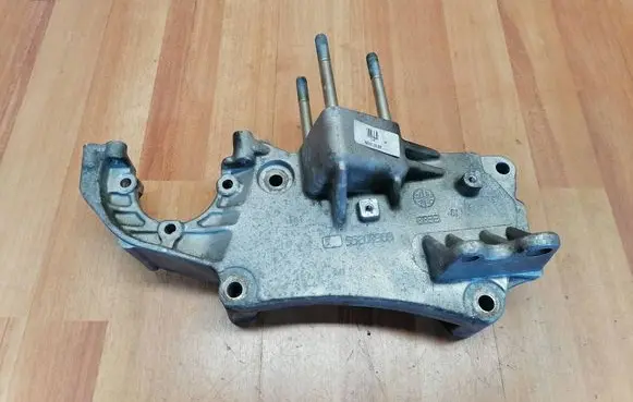 Engine mounting bracket