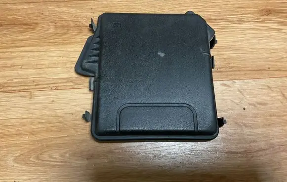 Renault Megane III Fuse box cover 284C40002R