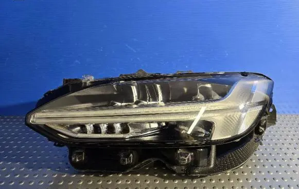 Volvo V90 Cross Country Headlight/headlamp 32404735